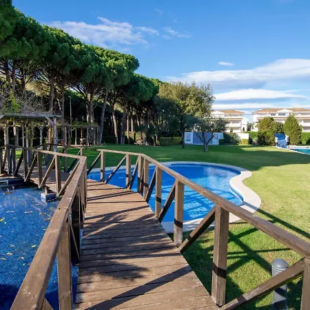 Charming Golf, Pool And Private Parking Apartman Pals