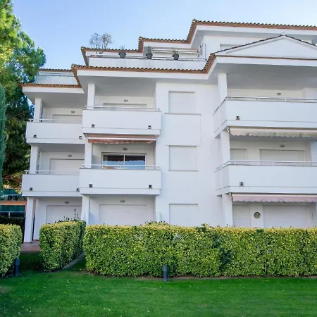 Charming Golf, Pool And Private Parking