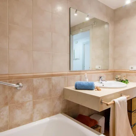 Charming Golf, Pool And Private Parking Appartement Pals